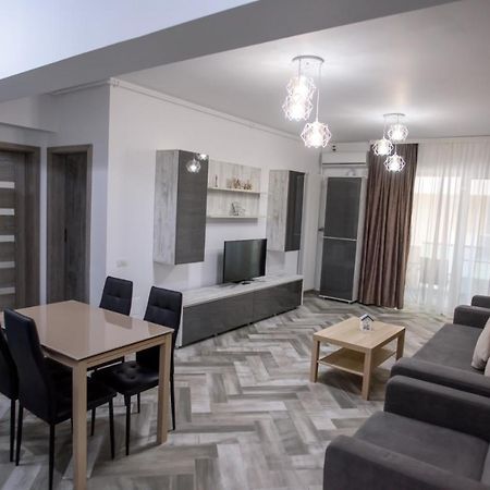 C&Y Zev Apartments Mamaia Exterior photo