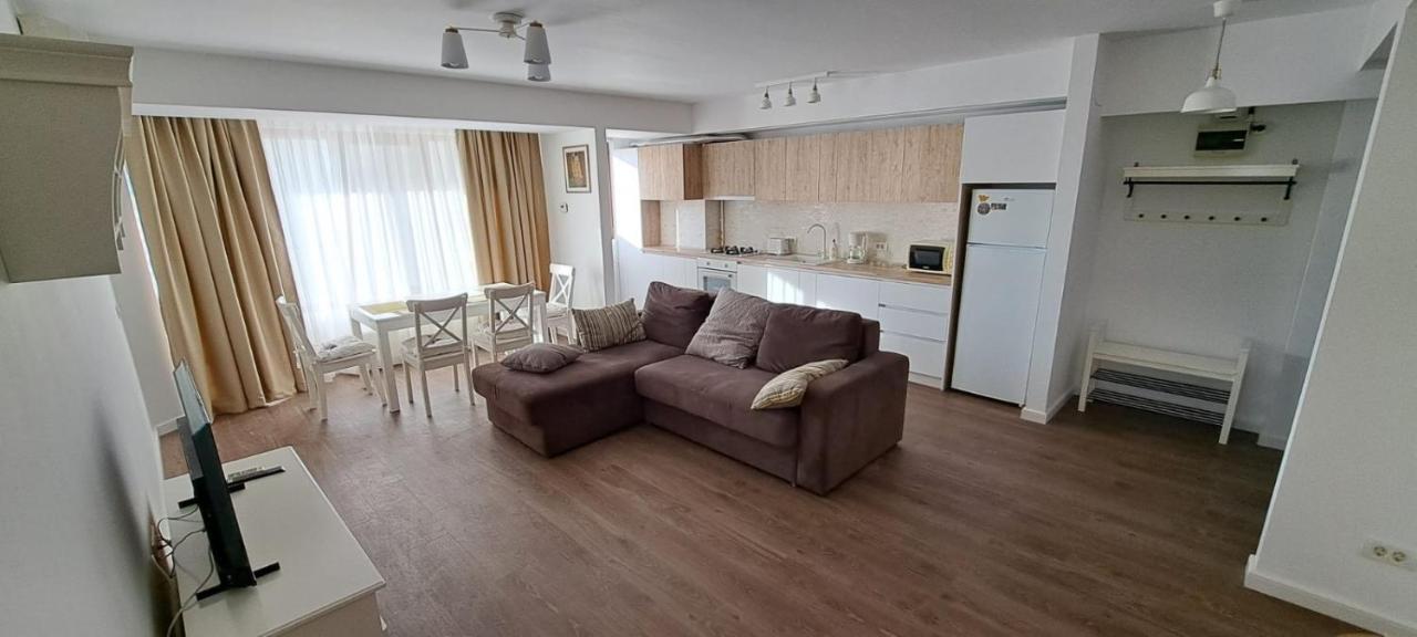 C&Y Zev Apartments Mamaia Exterior photo