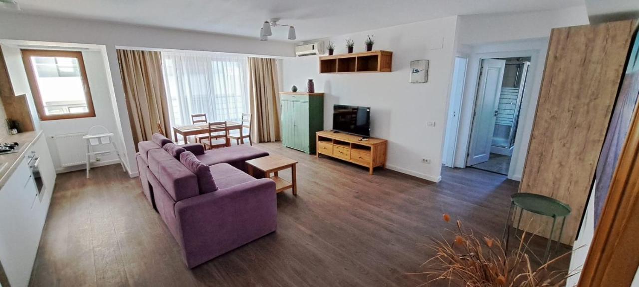 C&Y Zev Apartments Mamaia Exterior photo