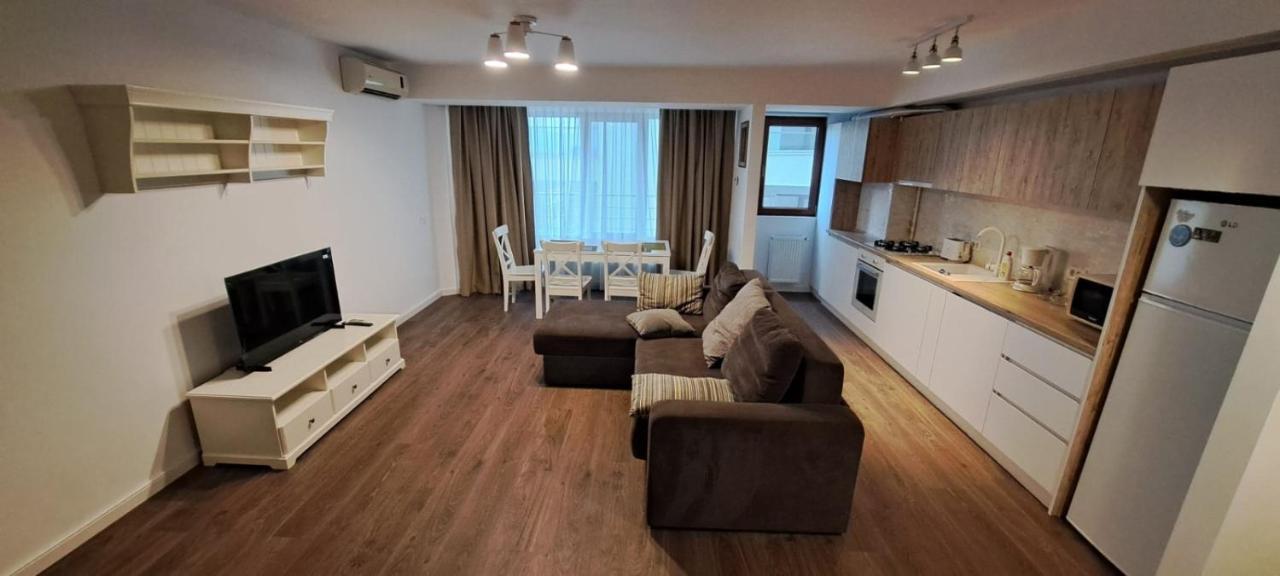 C&Y Zev Apartments Mamaia Exterior photo