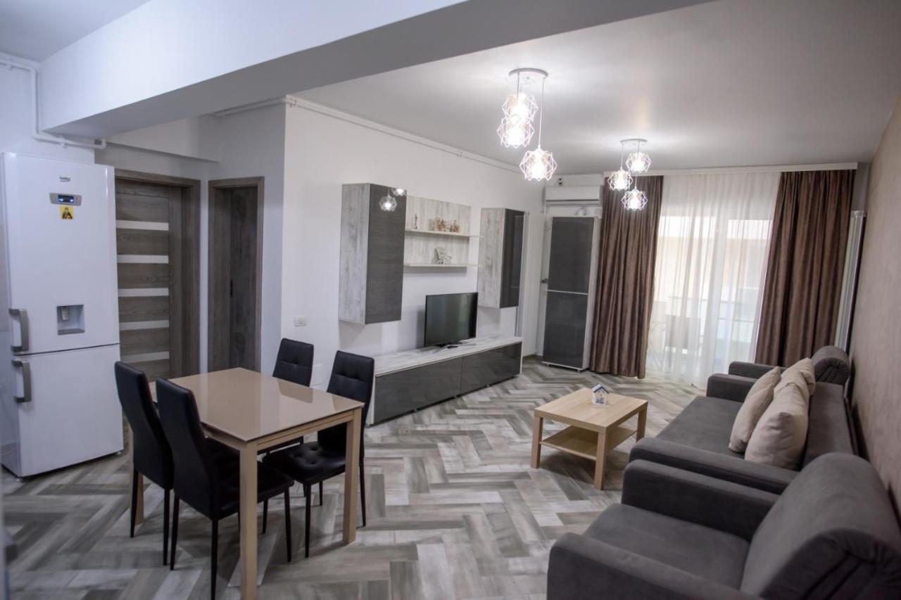 C&Y Zev Apartments Mamaia Exterior photo