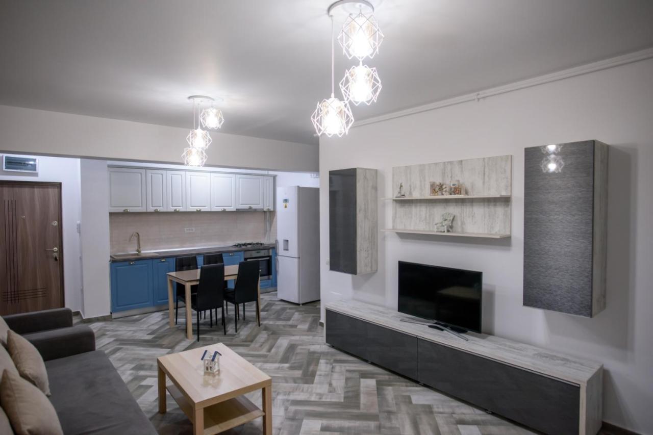 C&Y Zev Apartments Mamaia Exterior photo