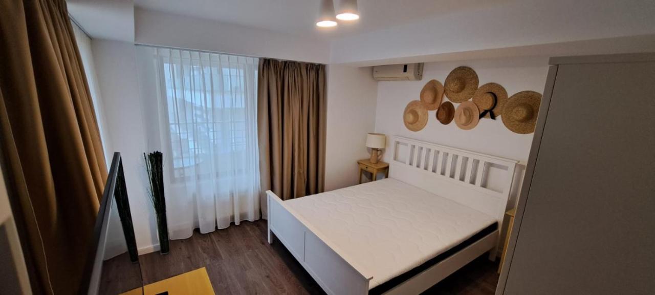 C&Y Zev Apartments Mamaia Exterior photo