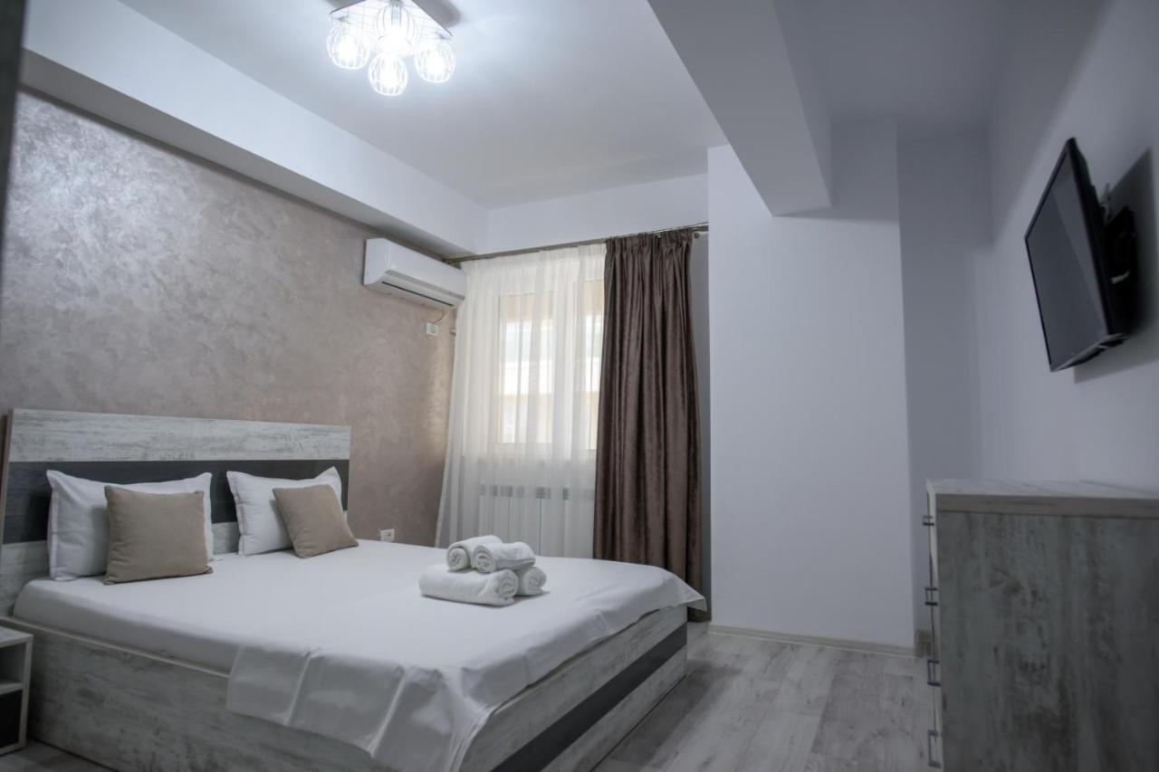 C&Y Zev Apartments Mamaia Exterior photo