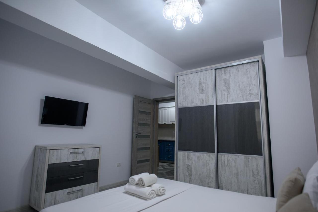 C&Y Zev Apartments Mamaia Exterior photo
