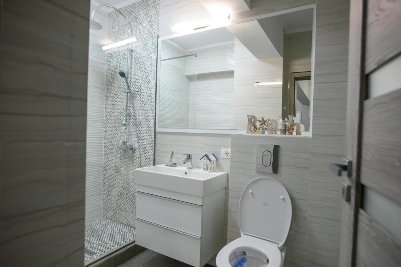 C&Y Zev Apartments Mamaia Exterior photo