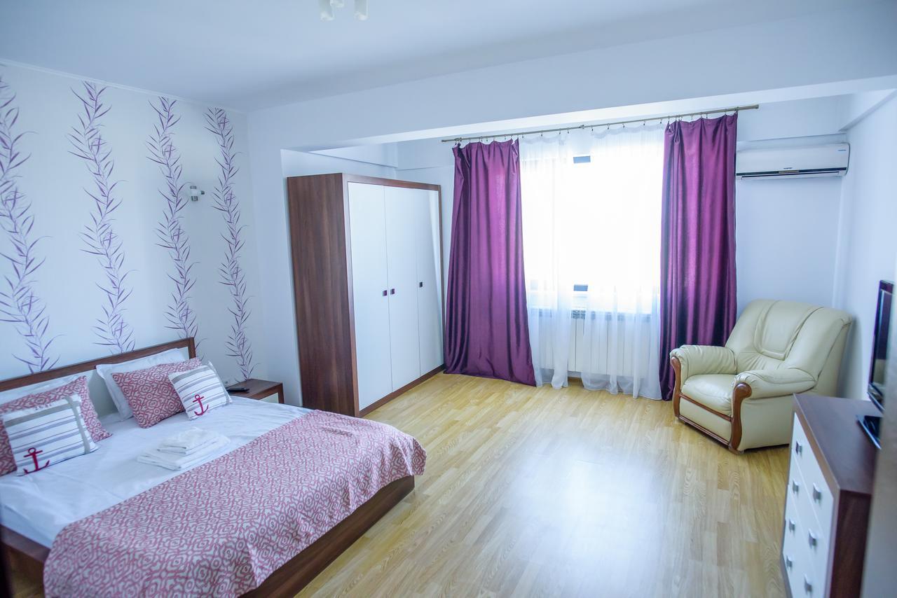 C&Y Zev Apartments Mamaia Exterior photo