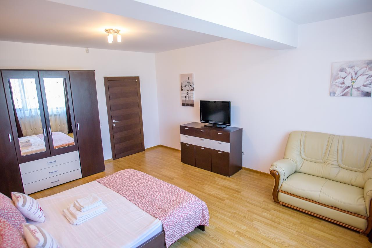 C&Y Zev Apartments Mamaia Exterior photo