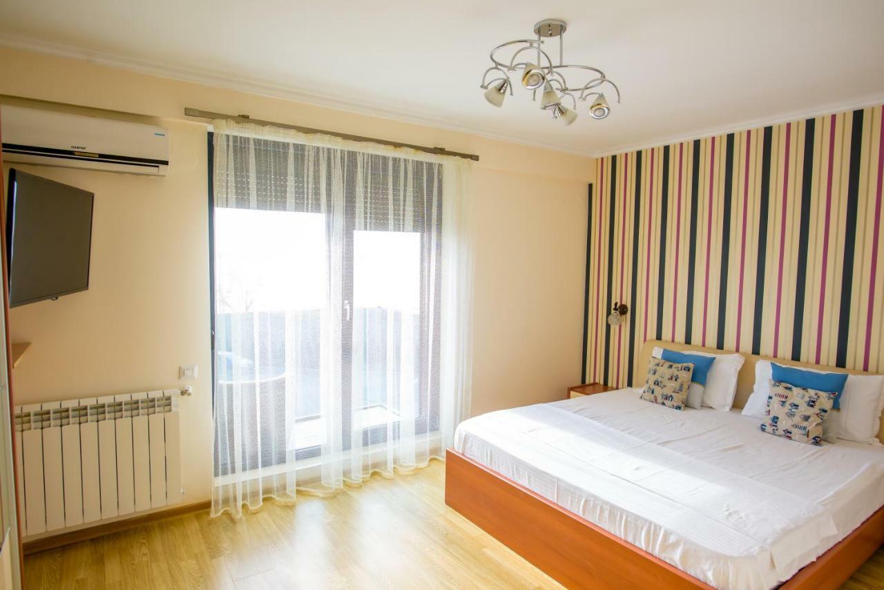 C&Y Zev Apartments Mamaia Exterior photo