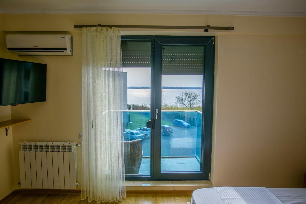 C&Y Zev Apartments Mamaia Exterior photo