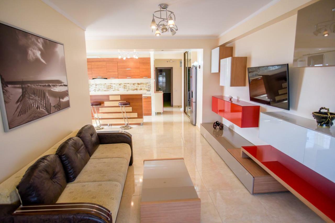 C&Y Zev Apartments Mamaia Exterior photo