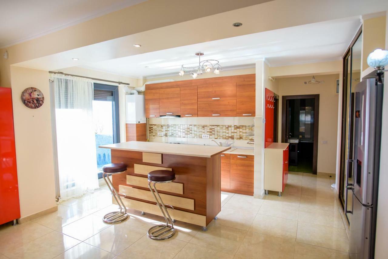 C&Y Zev Apartments Mamaia Exterior photo